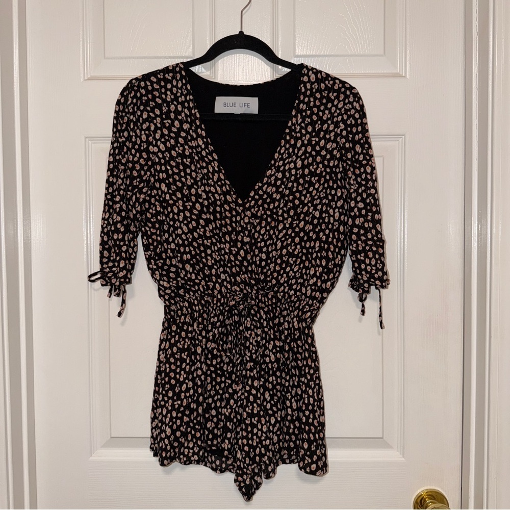 Blue Life Black & Blush Printed V-Neck Short Romper Size XS